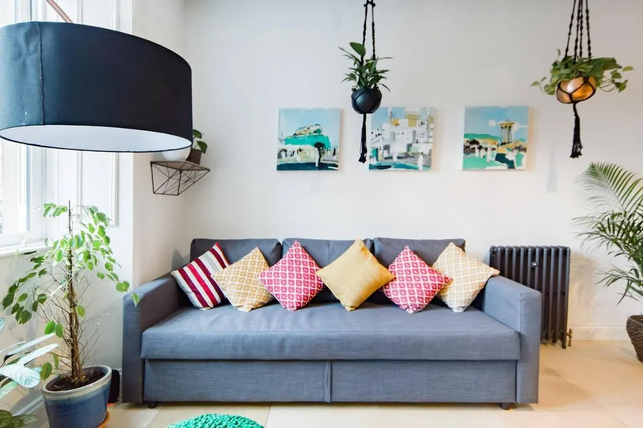 Apartment The Plywood Flat, Modern Style In A Traditional Tenement Edinburgh