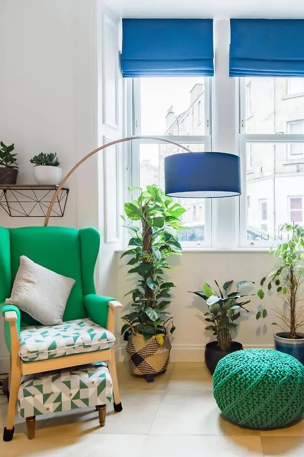 The Plywood Flat, Modern Style In A Traditional Tenement Edinburgh 0*,  United Kingdom