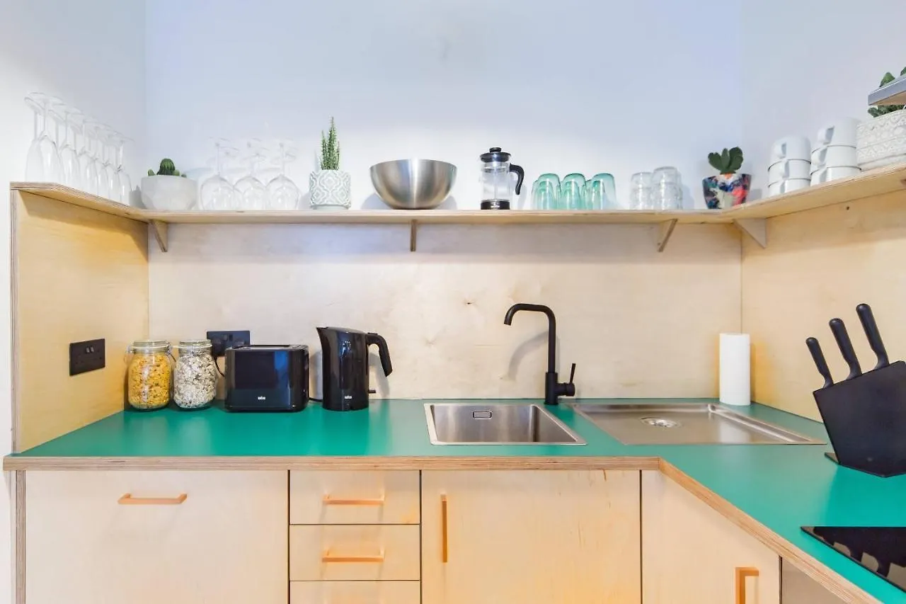 Apartment The Plywood Flat, Modern Style In A Traditional Tenement Edinburgh